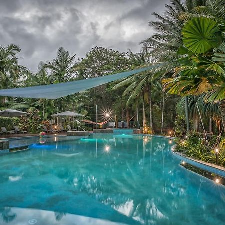 Oasis At Palm Cove Aparthotel Екстериор снимка