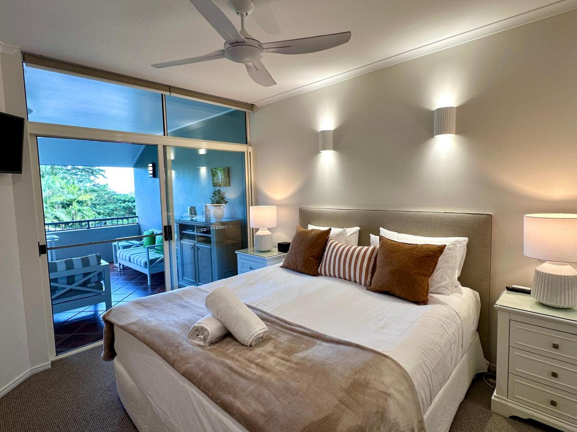 Oasis At Palm Cove Aparthotel Екстериор снимка