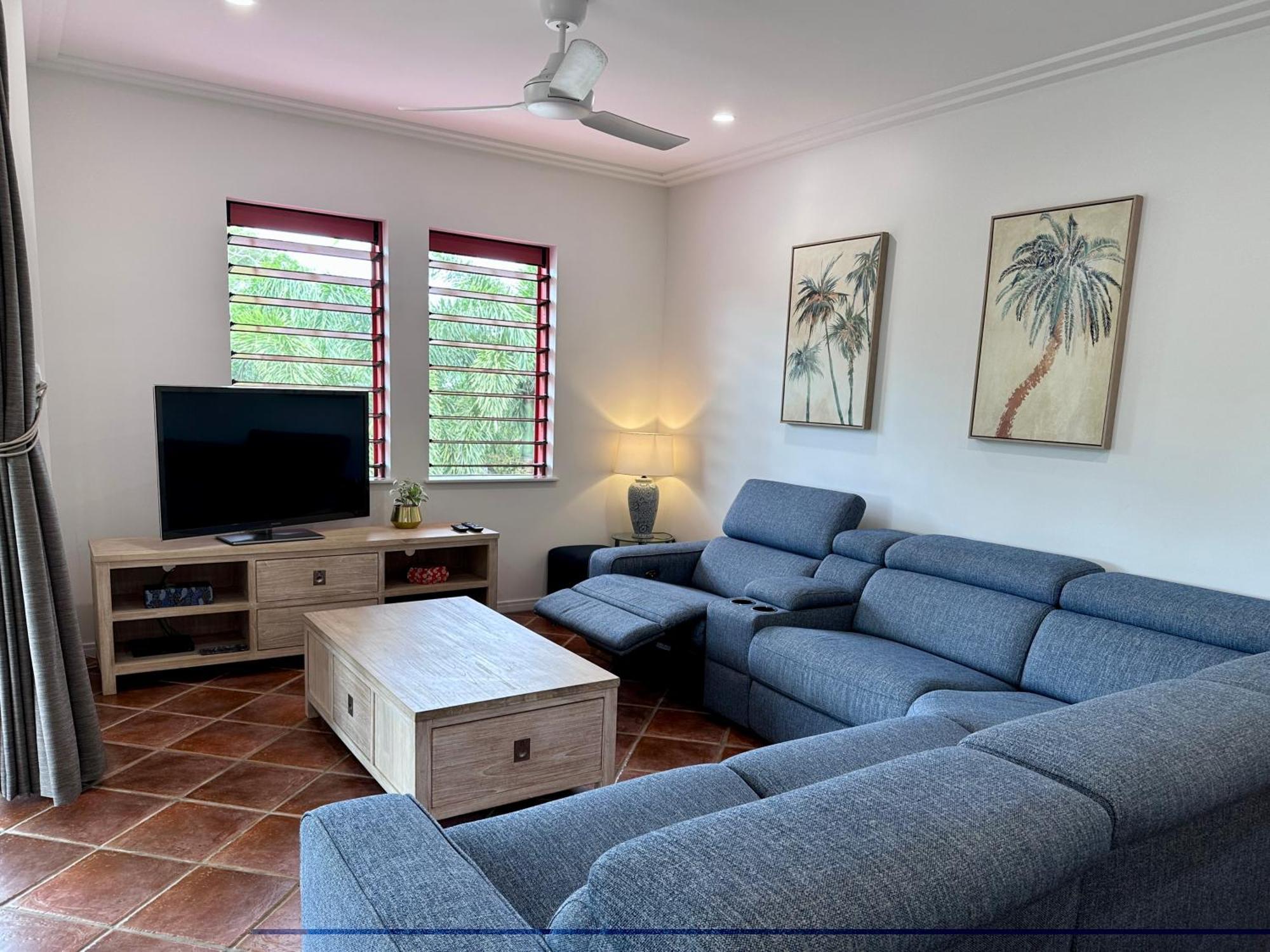 Oasis At Palm Cove Aparthotel Екстериор снимка