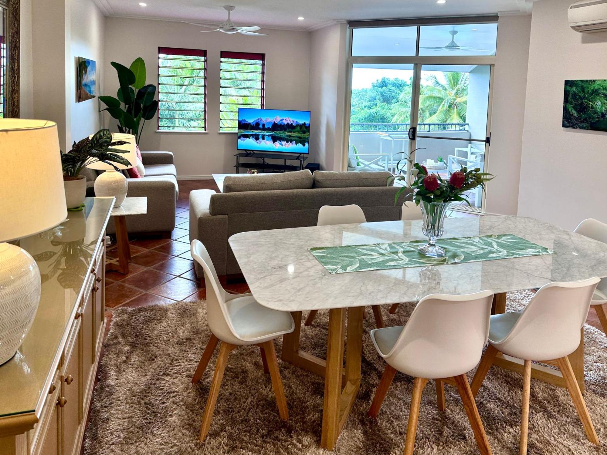 Oasis At Palm Cove Aparthotel Екстериор снимка