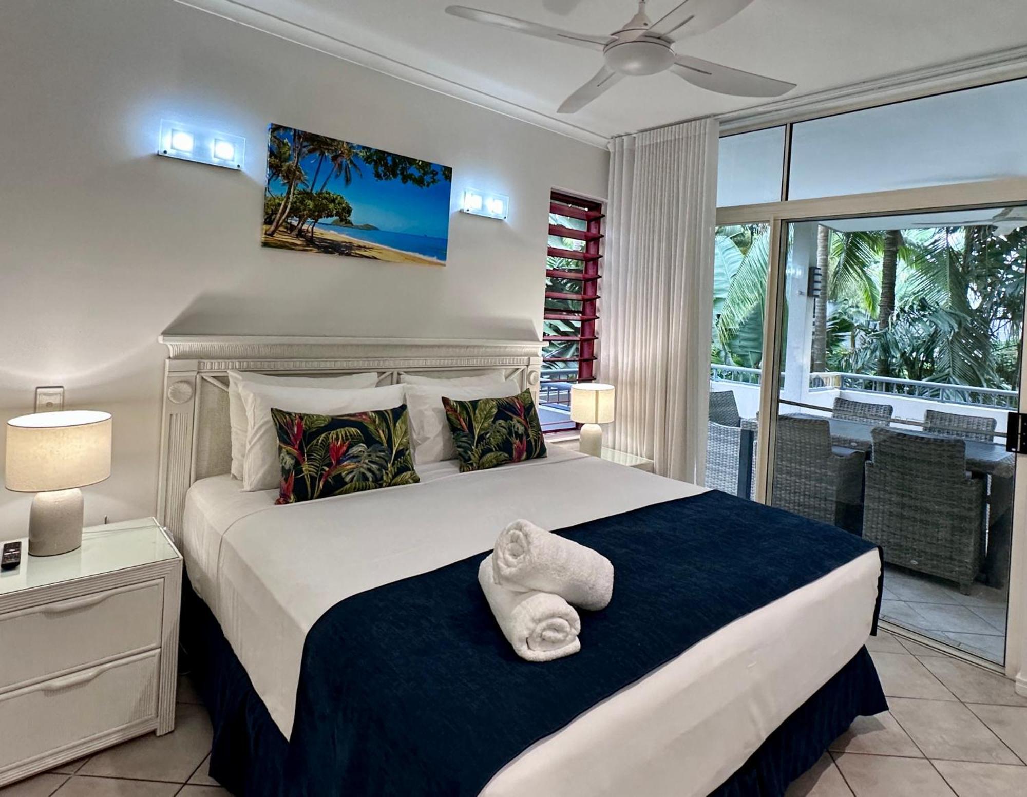 Oasis At Palm Cove Aparthotel Екстериор снимка