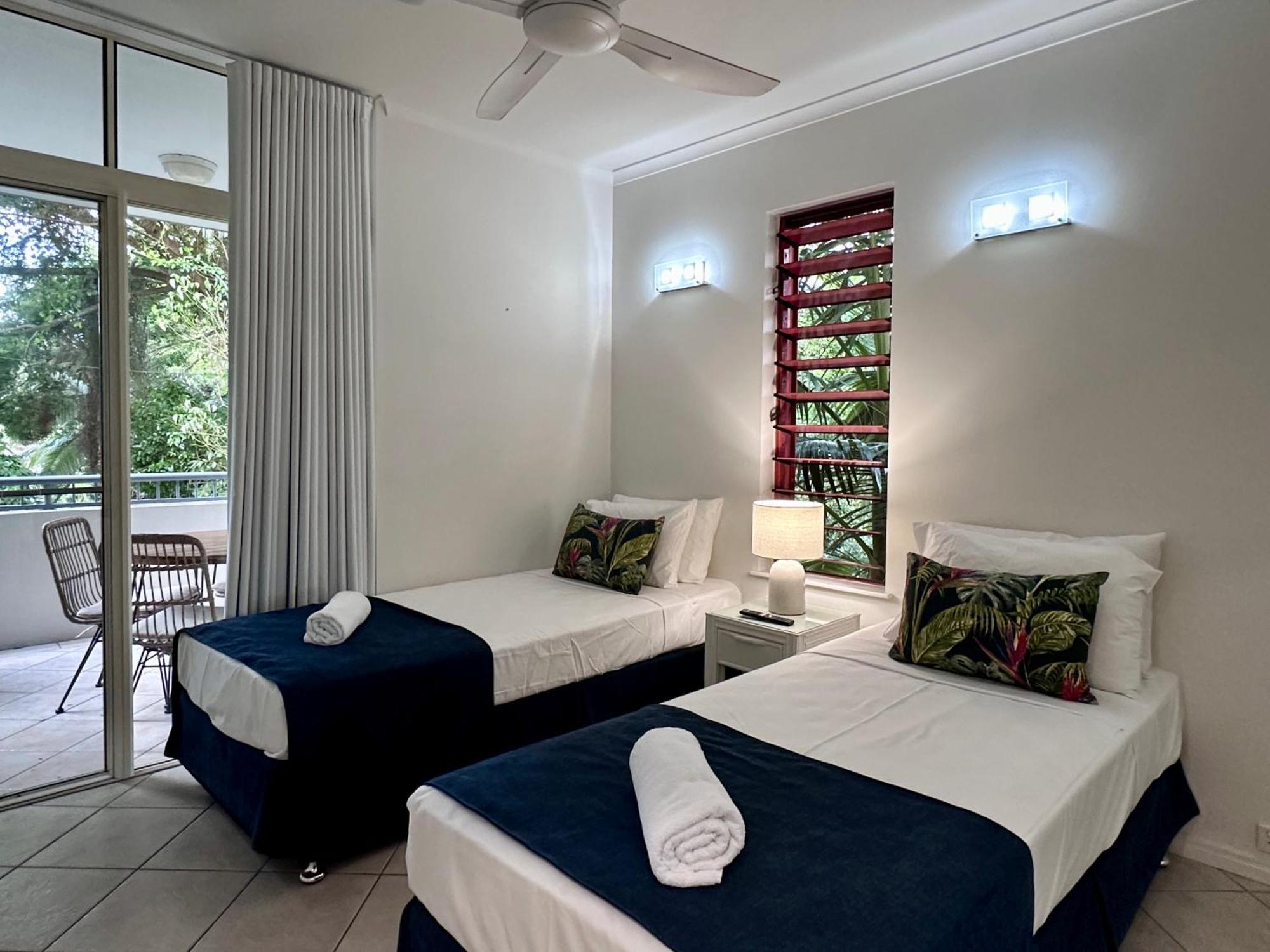 Oasis At Palm Cove Aparthotel Екстериор снимка