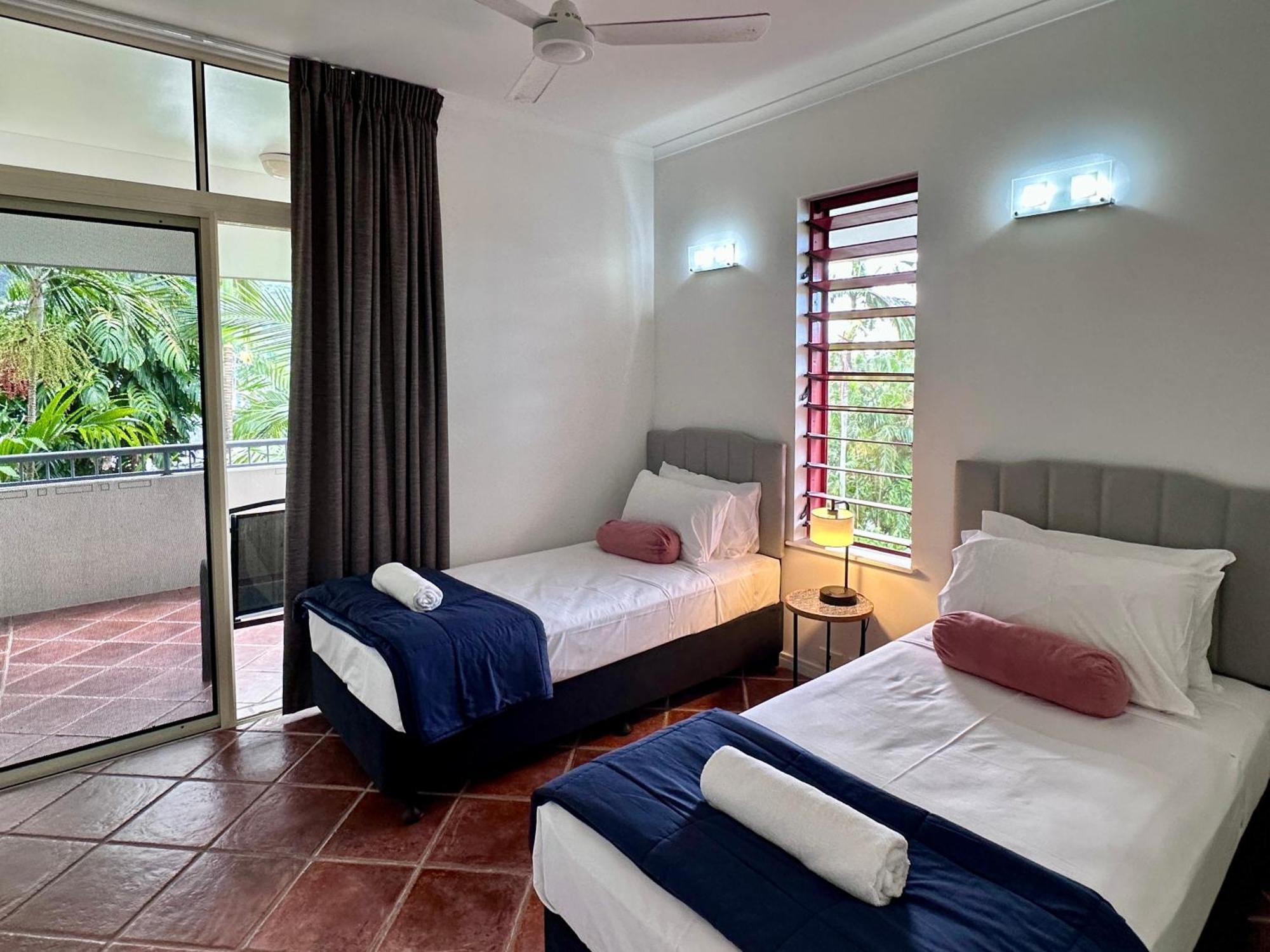 Oasis At Palm Cove Aparthotel Екстериор снимка