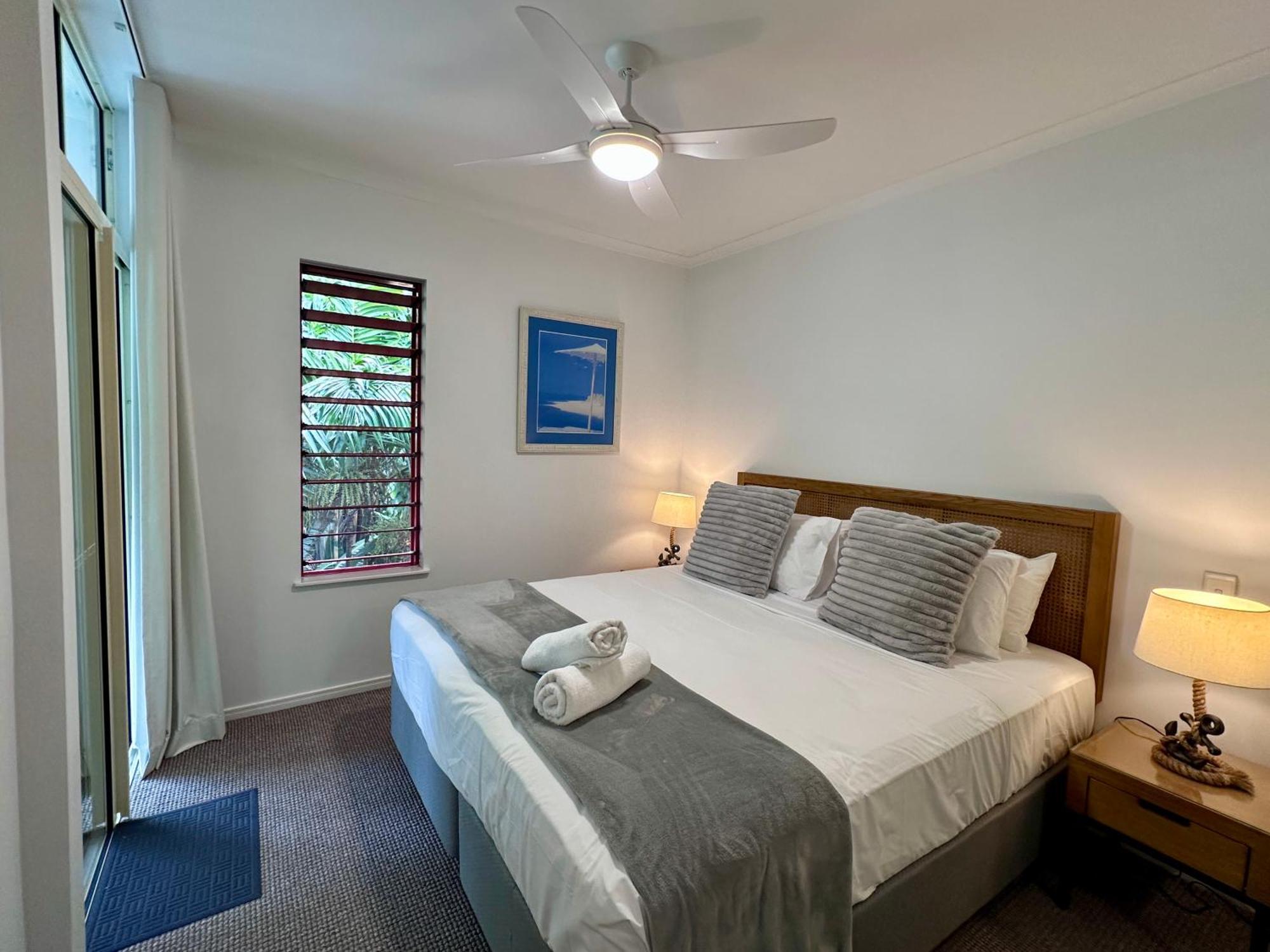 Oasis At Palm Cove Aparthotel Екстериор снимка